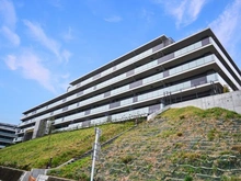 【神奈川県/横浜市青葉区桜台】プロミライズ青葉台 C棟 外観：Cブロックは、青葉台駅とセントラルプラザ（共用棟）との距離バランスが良い立地