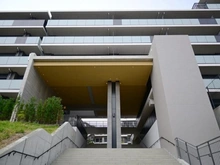 【神奈川県/横浜市青葉区桜台】プロミライズ青葉台 C棟 アプローチ