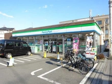 【東京都/小金井市前原町】ライオンズガーデン小金井南 ファミリーマート小金井前原店（現地より約380m）
