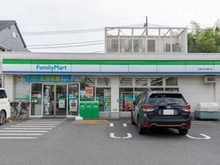 【東京都/小金井市緑町】プラウド小金井緑町 ファミリーマート　小金井北大通り店（現地より約561m）