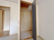 【東京都/小金井市前原町】小金井スカイコーポラス 洋室：（中央）　収納