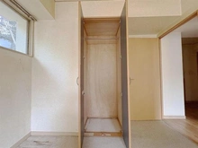 【東京都/小金井市前原町】小金井スカイコーポラス 洋室：（西側）収納