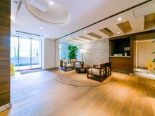 【東京都/世田谷区弦巻】プラウド桜新町 ロビー：コンシェルジュカウンターあり