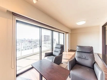 【東京都/世田谷区中町】リストレジデンス用賀 LDK：約15.3帖・横型リビング