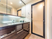 【東京都/世田谷区中町】リストレジデンス用賀 洗面室：三面鏡付き