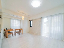 【東京都/世田谷区桜新町】ブランズ桜新町 LDK：リビングダイニング一部に床暖房設置済み