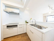 【東京都/世田谷区玉川】アライエ二子玉川 キッチン：約3.9帖のL字型