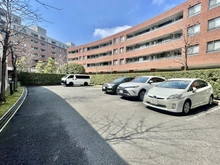 【東京都/世田谷区弦巻】ラ・コルダ弦巻 フォレストコート 駐車場：専用使用権付駐車場（地上屋根無）