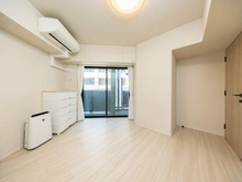 【東京都/世田谷区用賀】パークホームズ用賀三丁目 洋室：約6.7畳の洋室。LDKから続くバルコニー付