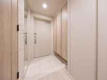 【東京都/世田谷区用賀】パークホームズ用賀三丁目 玄関：左部：エコカラット・姿見（新築時オプション）
