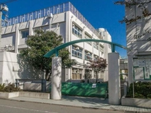 【東京都/世田谷区用賀】パークホームズ用賀三丁目  区立用賀中学校（現地より約860m）