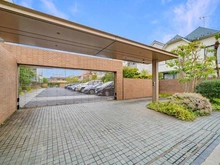 【東京都/世田谷区玉川】アライエ二子玉川 駐車場：シャッターゲート付／平置区画