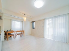 【東京都/世田谷区桜新町】ブランズ桜新町 LDK：LD部分に一部床暖房設置済み
