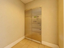 【東京都/世田谷区弦巻】アデッソ・リベルタ世田谷弦巻 宅配BOX