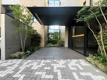 【東京都/目黒区洗足】プラウド目黒洗足ガーデンコート アプローチ：マンション内中庭