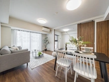 【東京都/世田谷区弦巻】プラウド桜新町 リビング・ダイニング：TES式床暖房有
※家具・調度品は販売価格に含まれておりません