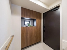 【東京都/世田谷区弦巻】プラウド桜新町 玄関：開口部有