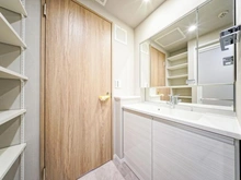 【東京都/世田谷区用賀】ヒルズ用賀 TOKYO U CITY 洗面室：3面鏡