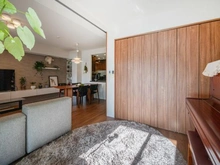 【東京都/世田谷区弦巻】プラウド桜新町 洋室：※左奥：リビングダイニング(約15.3帖)