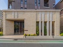 【東京都/世田谷区弦巻】プラウド桜新町 アプローチ：レンガ調タイル採用