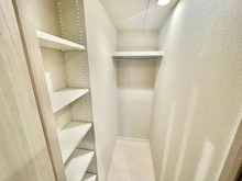 【神奈川県/川崎市中原区上小田中】アトラスアリーナ武蔵新城ランドマークコート サービスルーム（納戸）