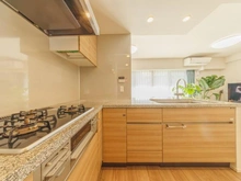 【東京都/世田谷区中町】ブランズシティ世田谷中町 ブルームフォレスト キッチン：L字型・浄水機・ディスポーザー・食洗器
