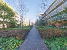 【東京都/世田谷区中町】ブランズシティ世田谷中町 ブルームフォレスト 敷地内：シーズンプロムナード