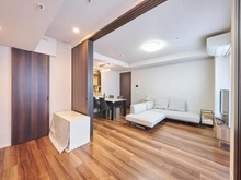 【東京都/小金井市本町】プラウドタワー武蔵小金井クロス イースト リビング・ダイニング：洋室からリビングダイニングへ