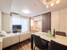 【東京都/小金井市本町】プラウドタワー武蔵小金井クロス イースト リビング・ダイニング：ダイニングからリビングへ