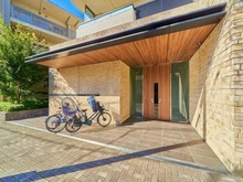 【東京都/杉並区成田東】パークホームズ杉並善福寺川緑地 エントランス：マンション東側サブエントランス