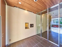 【東京都/杉並区成田東】パークホームズ杉並善福寺川緑地 エントランス：マンション東側サブエントランス