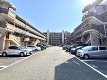 【東京都/三鷹市野崎】クリオ三鷹伍番館 駐車場