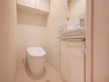 【東京都/中野区大和町】オープンレジデンシア高円寺 トイレ：●ローシルエットハイブリットトイレ
●トイレ手洗場