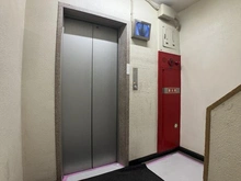 【東京都/新宿区新宿】四谷御苑マンション 共用部：エレベーターホール