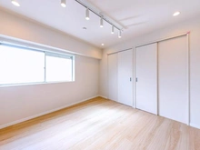 【東京都/杉並区上荻】プリンスマンション 洋室：洋室（約6.8帖）ウォークインクローゼットがございます