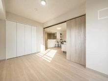 【東京都/目黒区目黒本町】東急ドエル・アルス目黒学芸大学 洋室：南東側（約6.3帖）