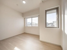 【東京都/目黒区目黒本町】東急ドエル・アルス目黒学芸大学 洋室：南東側（約4.9帖）