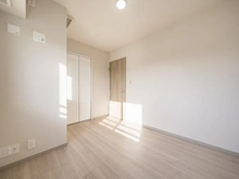 【東京都/目黒区目黒本町】東急ドエル・アルス目黒学芸大学 洋室：南東側（約4.9帖）