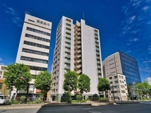 【東京都/中央区築地】ファミール銀座イースト 外観：写真中央の建物