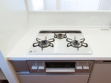 【東京都/新宿区北新宿】レグノ・セレーノ キッチン：三口コンロ