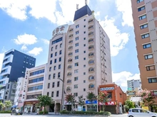 【東京都/台東区元浅草】ハイネス菊屋橋 外観：写真中央、仏具店の左隣が対象物件です。