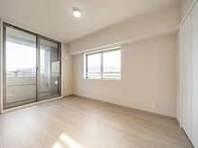 【東京都/目黒区目黒本町】東急ドエル・アルス目黒学芸大学 洋室：南東側（約6.3帖）