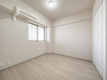 【東京都/目黒区目黒本町】東急ドエル・アルス目黒学芸大学 洋室：北東側（約4.9帖）