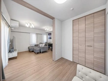 【東京都/西東京市東町】アンヴィーネ保谷 洋室：（奥）リビングダイニング