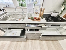 【東京都/練馬区豊玉南】豊玉南住宅 キッチン：キッチン収納／食洗器