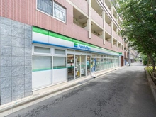 【東京都/練馬区貫井】プラウド練馬中村橋 ファミリーマート中村橋駅西店（現地より約47m）：