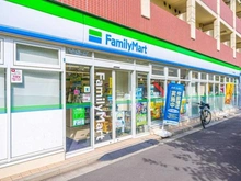 【東京都/練馬区中村北】グローベル　ザ・スイート中村橋駅前  ファミリーマート 中村橋駅西店（現地より約100m）