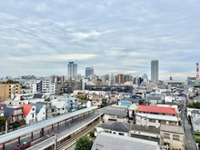【東京都/練馬区練馬】パークホームズ練馬豊島園ステーションプレミア 眺望：練馬駅方向・ズーム無
