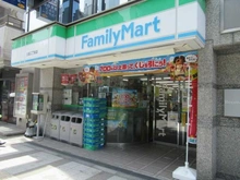 【東京都/港区三田】秀和三田綱町レジデンス ファミリーマート　三田二丁目店（現地より約360m）
