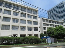 【東京都/港区三田】秀和三田綱町レジデンス 東京都立三田高等学校（現地より約230m）